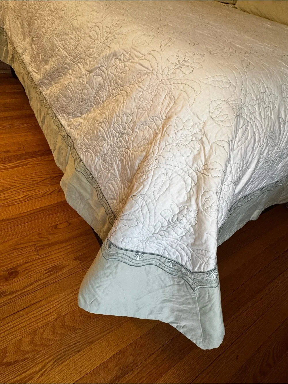 Classic White/Sage Green Quilted Bedspread & 2 King and 2 Standard Pillow Shams
